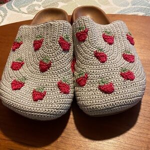Sak Crochet Clogs with strawberries